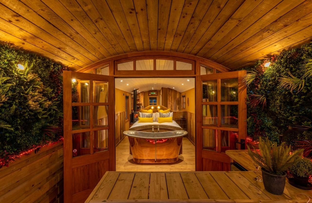 Appartamento Ashwood Shepherd Hut -Ockeridge Rural Retreats Worcester Esterno foto