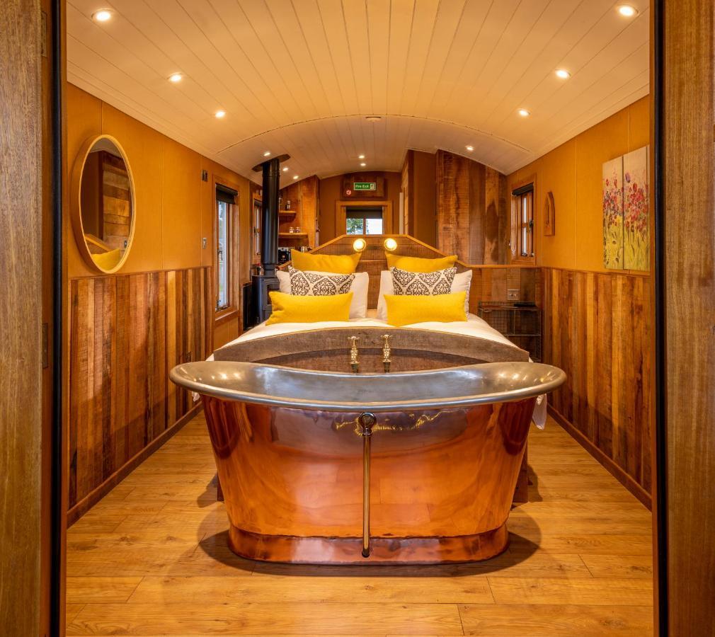 Appartamento Ashwood Shepherd Hut -Ockeridge Rural Retreats Worcester Esterno foto