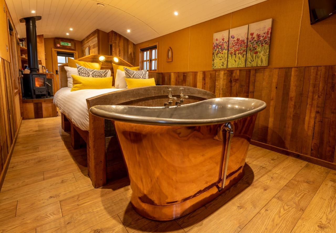Appartamento Ashwood Shepherd Hut -Ockeridge Rural Retreats Worcester Esterno foto