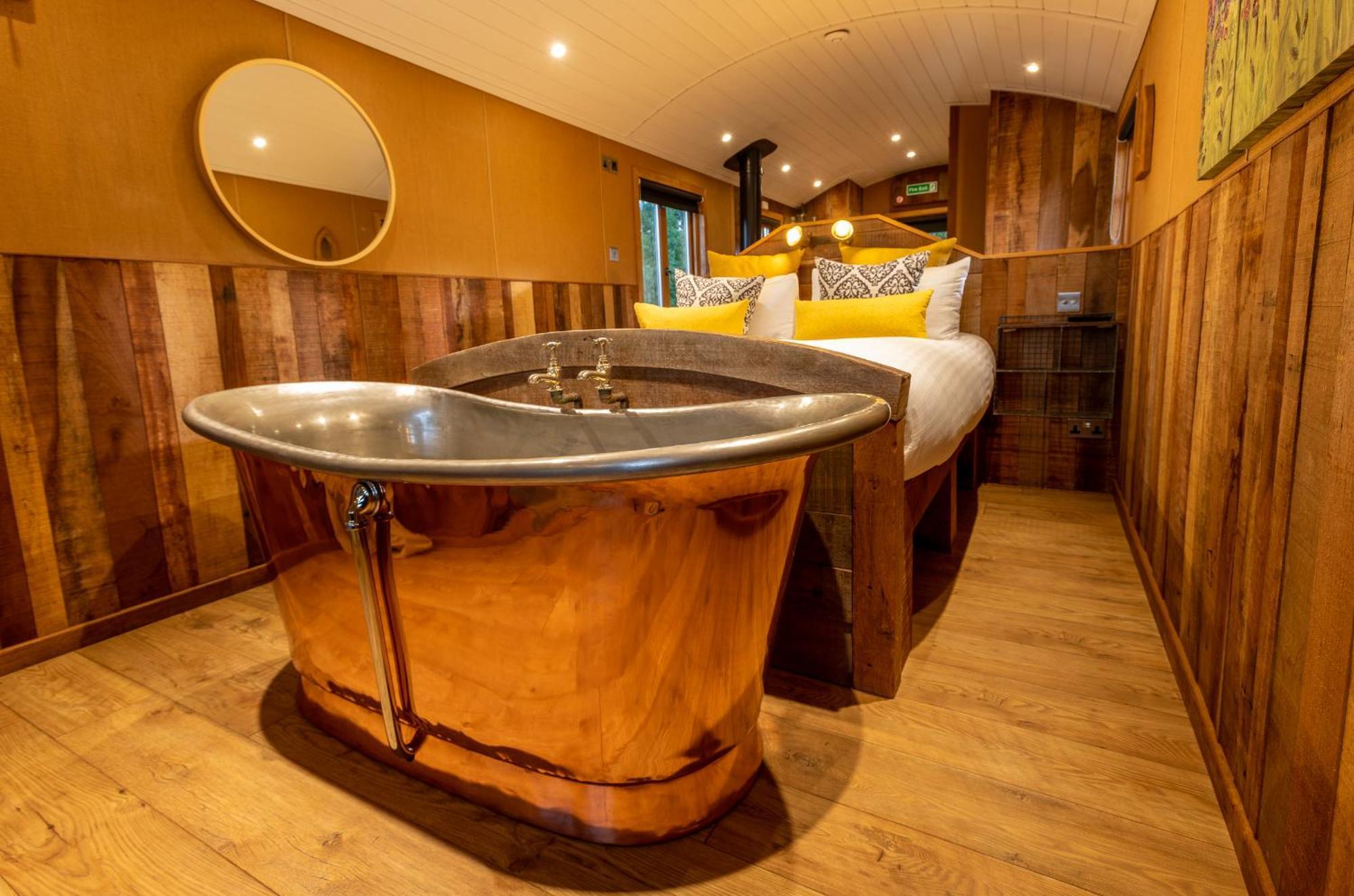 Appartamento Ashwood Shepherd Hut -Ockeridge Rural Retreats Worcester Esterno foto