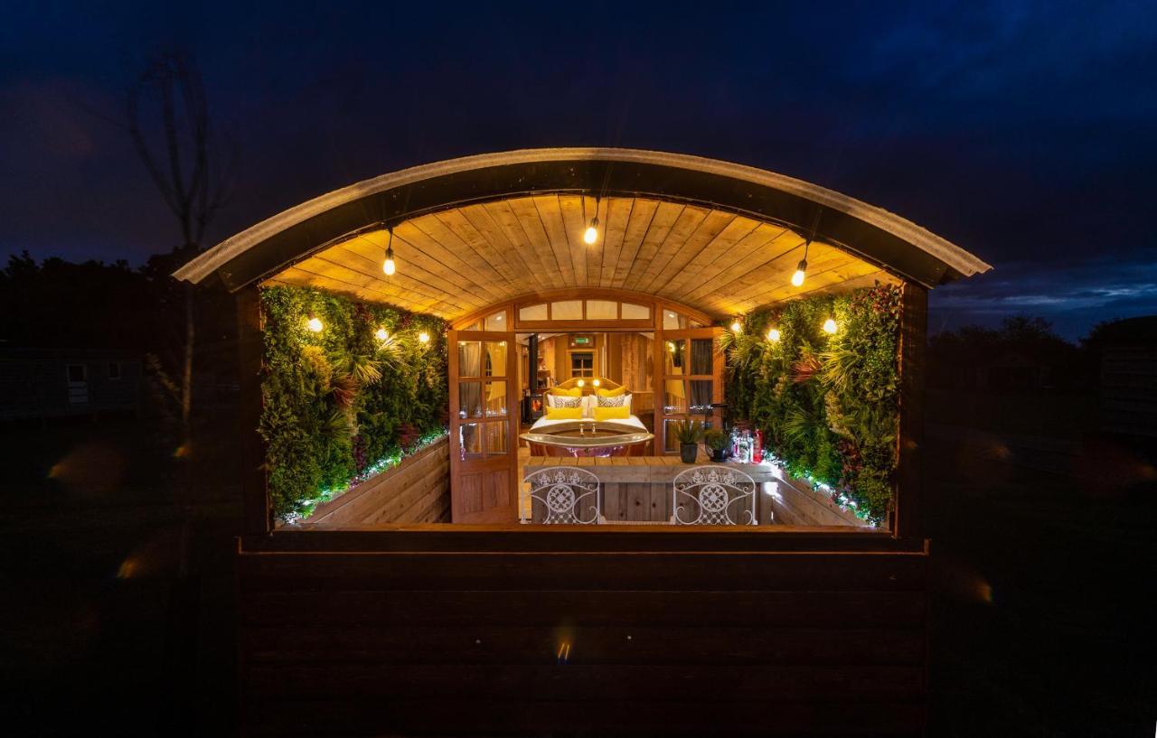 Appartamento Ashwood Shepherd Hut -Ockeridge Rural Retreats Worcester Esterno foto