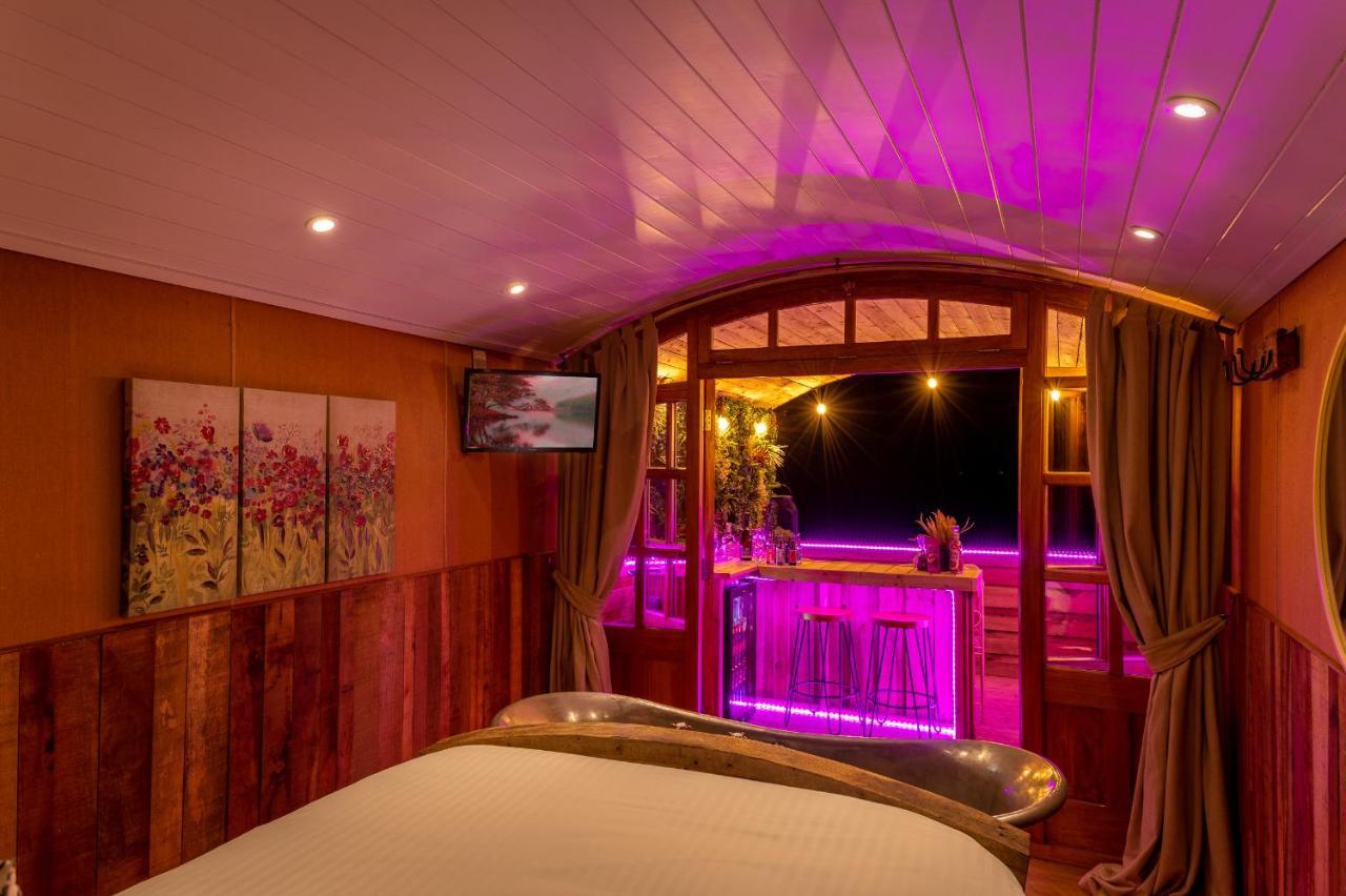 Appartamento Ashwood Shepherd Hut -Ockeridge Rural Retreats Worcester Esterno foto