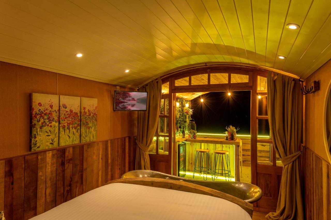 Appartamento Ashwood Shepherd Hut -Ockeridge Rural Retreats Worcester Esterno foto