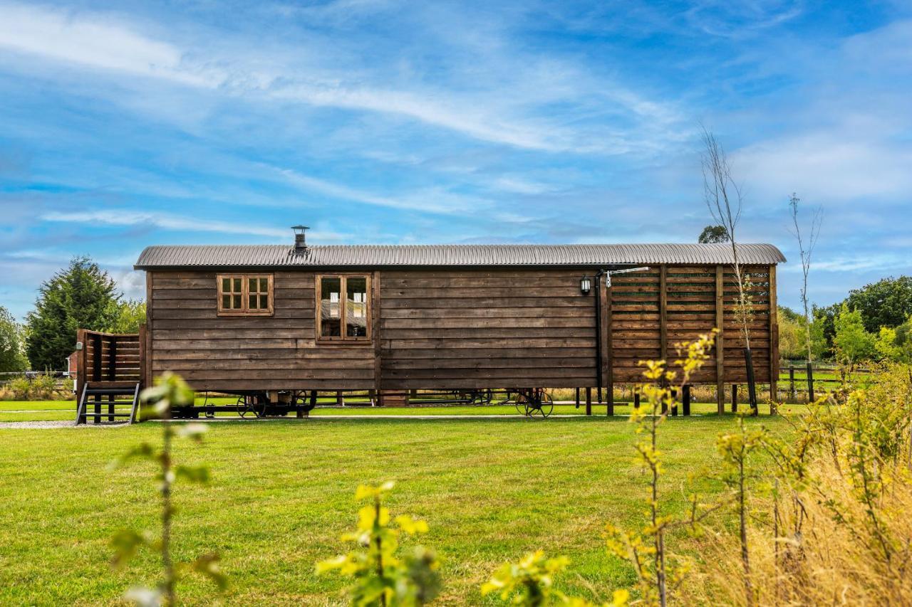 Appartamento Ashwood Shepherd Hut -Ockeridge Rural Retreats Worcester Esterno foto