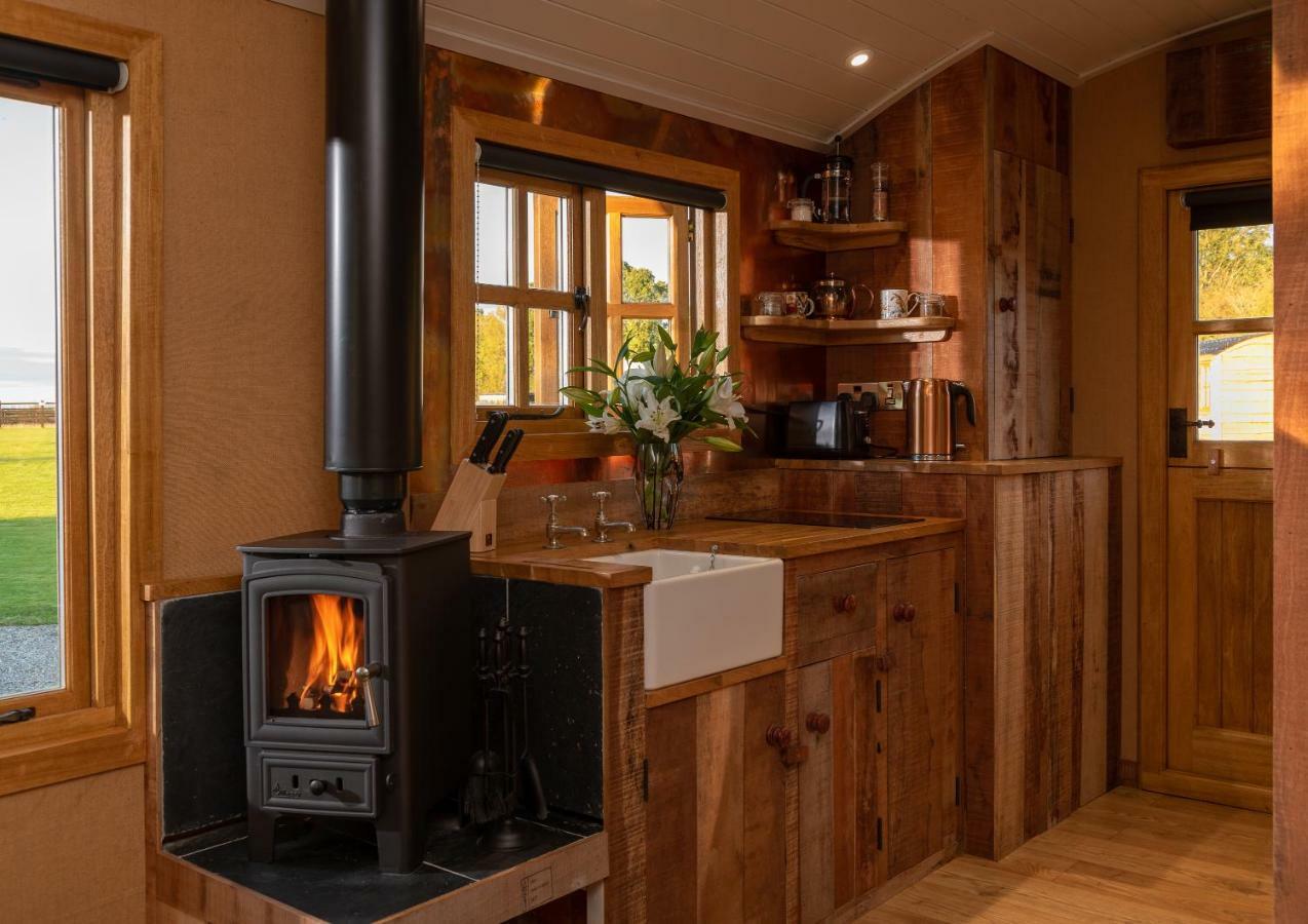 Appartamento Ashwood Shepherd Hut -Ockeridge Rural Retreats Worcester Esterno foto
